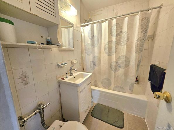 87-70 173 Street 6H, Jamaica NY 11432