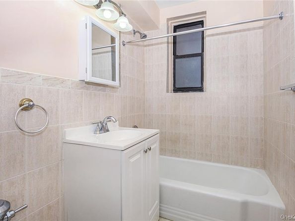 3531 Bronxwood Avenue 1G, Bronx NY 10469