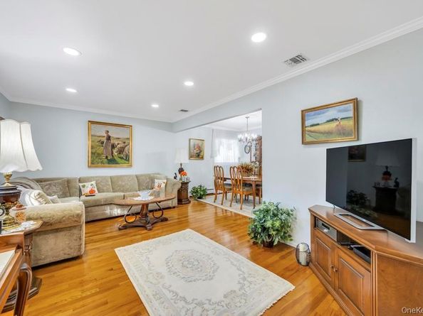 7 Montana Street, Hicksville NY 11801