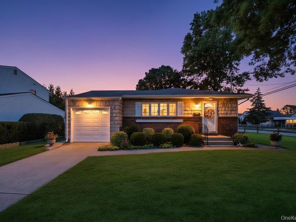 7 Montana Street, Hicksville NY 11801