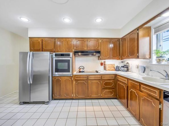 7 Montana Street, Hicksville NY 11801