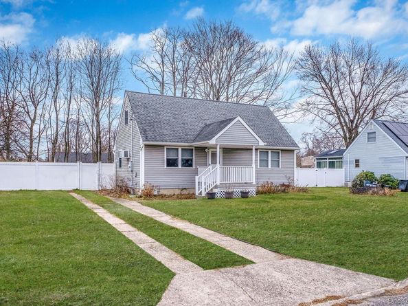 11 Dianne Avenue, Centereach NY 11720