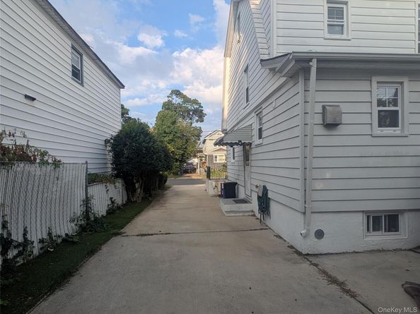 81 Cochran Place, Valley Stream NY 11581