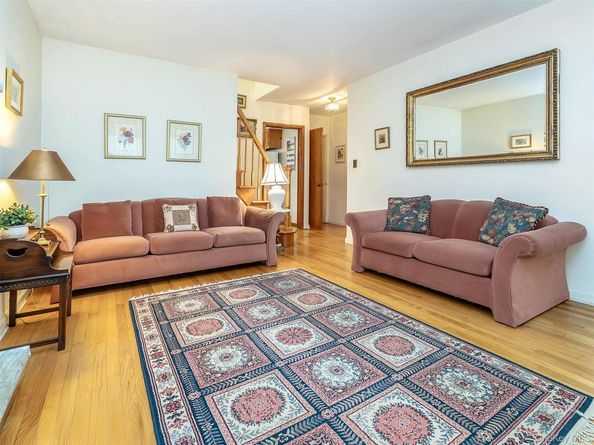 8 Cambridge, Glen Cove NY 11542