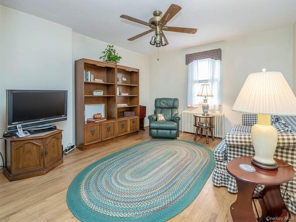 8 Cambridge, Glen Cove NY 11542