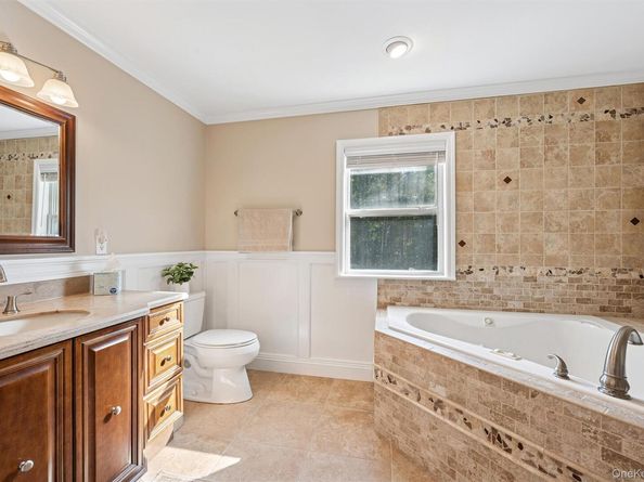 4 Palace Court, Manorville NY 11949