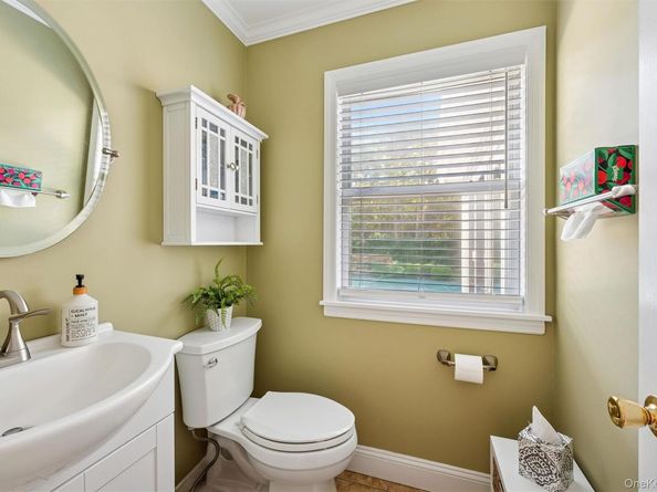 4 Palace Court, Manorville NY 11949