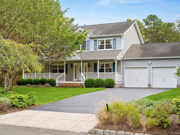 4 Palace Court, Manorville NY 11949