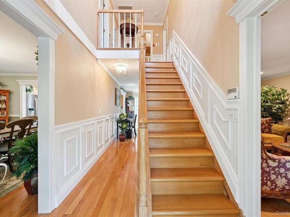 4 Palace Court, Manorville NY 11949