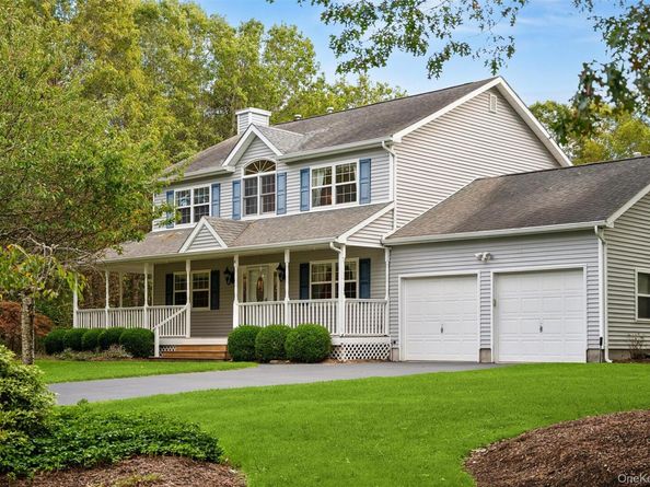 4 Palace Court, Manorville NY 11949