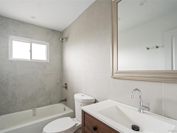 1269 Dekoven Street, Rockville Centre NY 11570