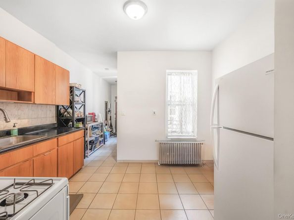 43-16 25th Avenue, Astoria NY 11103
