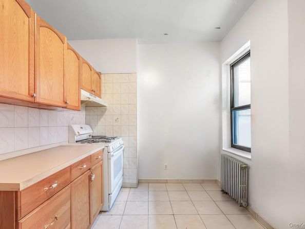 43-16 25th Avenue, Astoria NY 11103
