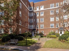 3 Midland Gardens 3K, Bronxville NY 10708