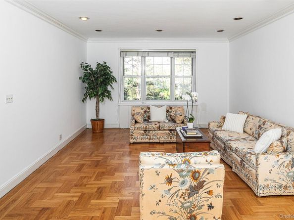 3 Midland Gardens 3K, Bronxville NY 10708