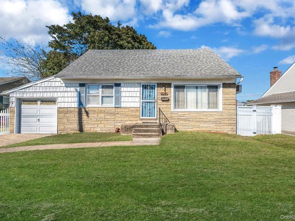 2001 N Jerusalem Road, East Meadow NY 11554