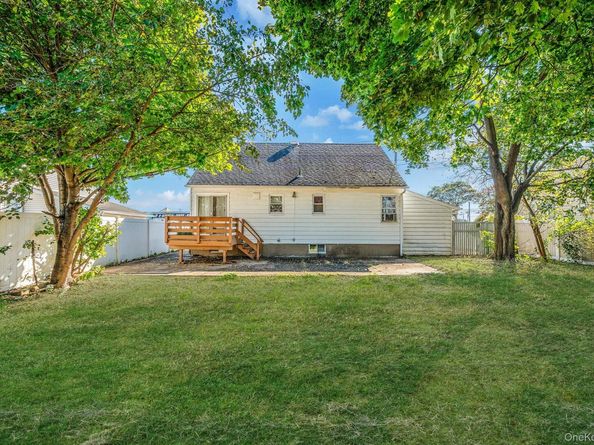 2001 N Jerusalem Road, East Meadow NY 11554