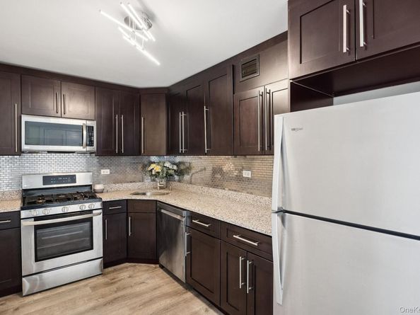 2 Bay Club Drive 17Z2, Bayside NY 11360