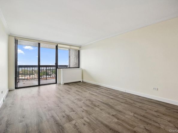 2 Bay Club Drive 17Z2, Bayside NY 11360
