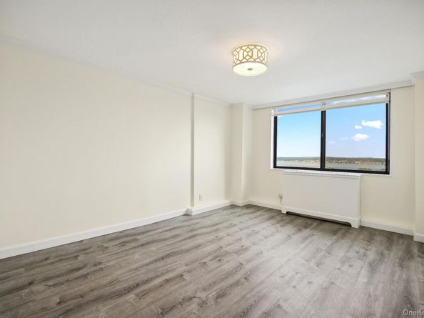 2 Bay Club Drive 17Z2, Bayside NY 11360