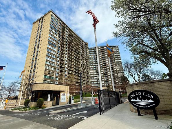 2 Bay Club Drive 17Z2, Bayside NY 11360