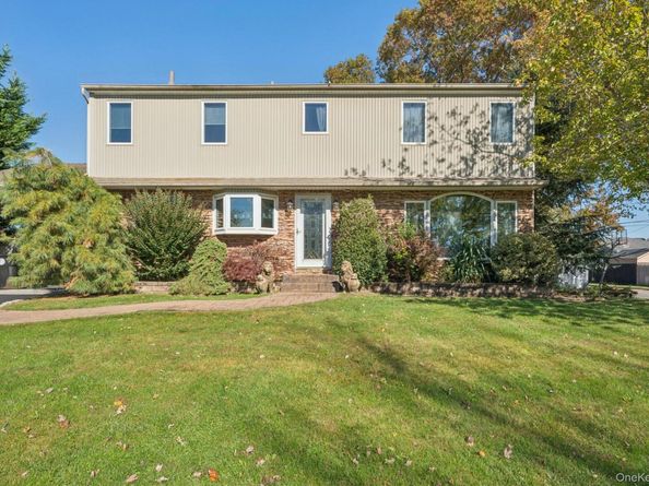 23 Windsor Street, Islip NY 11751