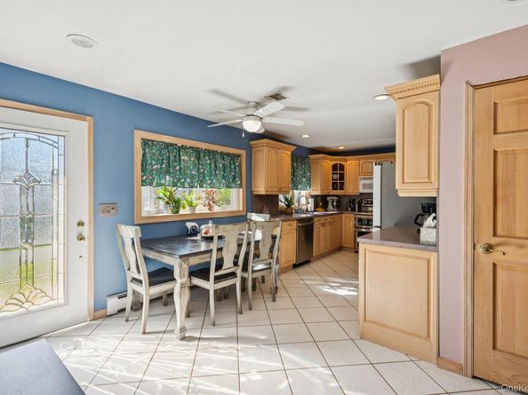 23 Windsor Street, Islip NY 11751