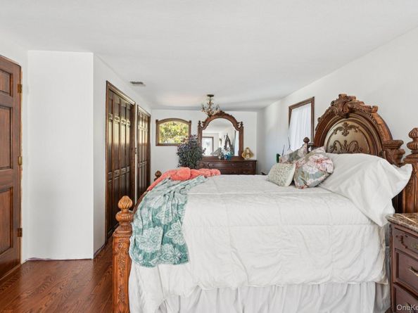 23 Windsor Street, Islip NY 11751