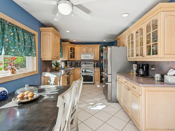 23 Windsor Street, Islip NY 11751
