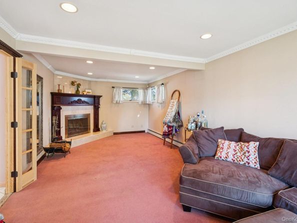23 Windsor Street, Islip NY 11751