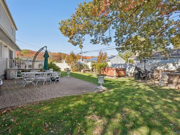 23 Windsor Street, Islip NY 11751