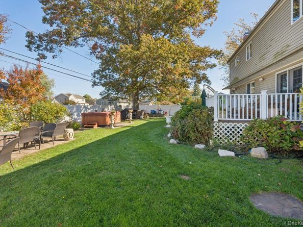 23 Windsor Street, Islip NY 11751
