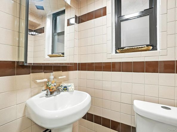 1260 Rhinelander Avenue, Bronx NY 10461