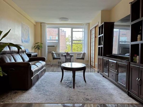 18-40 211st Street 5A, Bayside NY 11360