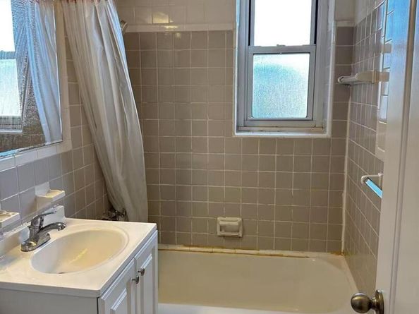 18-40 211st Street 5A, Bayside NY 11360