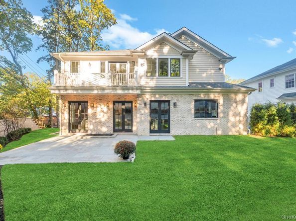 112 Chapel Road, Manhasset NY 11030