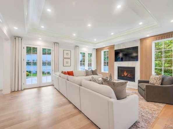112 Chapel Road, Manhasset NY 11030
