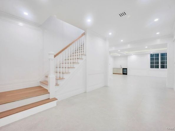 112 Chapel Road, Manhasset NY 11030