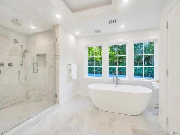 112 Chapel Road, Manhasset NY 11030