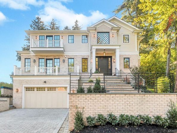 112 Chapel Road, Manhasset NY 11030