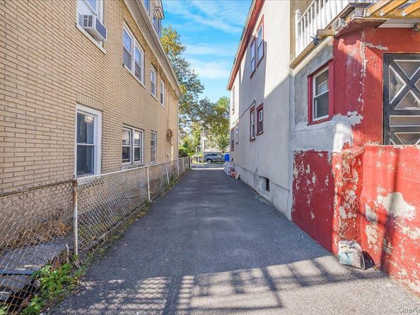 421 S 10th Avenue, Mount Vernon NY 10550