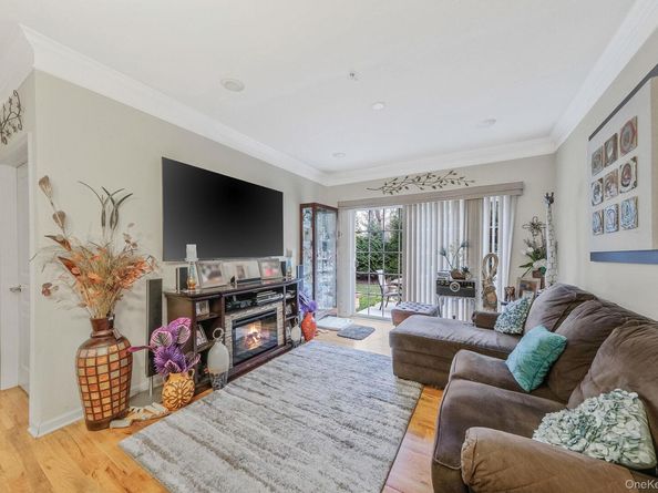 119 Wildwood Circle, Holtsville NY 11742