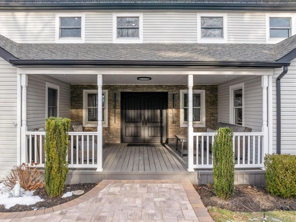 24 Twin River Drive, Oakdale NY 11769