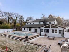 24 Twin River Drive, Oakdale NY 11769