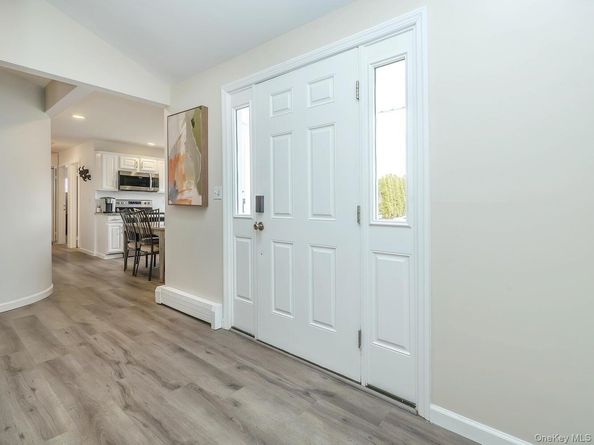 24 Glow Lane, Hicksville NY 11801