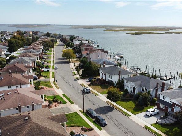 3106 Clubhouse Road, Merrick NY 11566