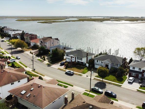 3106 Clubhouse Road, Merrick NY 11566