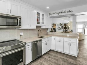 6 Cold Harbour Lane, Woodbury NY 11797