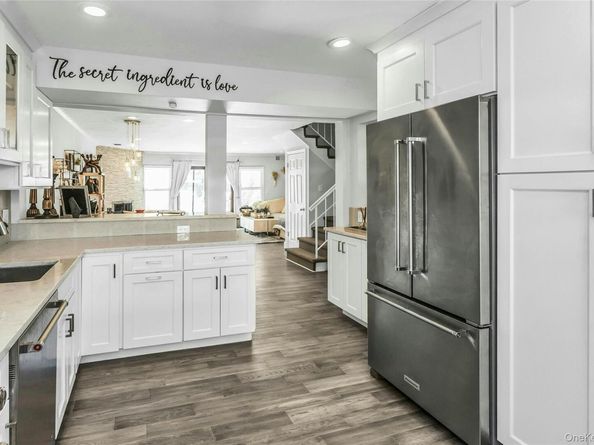 6 Cold Harbour Lane, Woodbury NY 11797