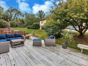 6 Cold Harbour Lane, Woodbury NY 11797